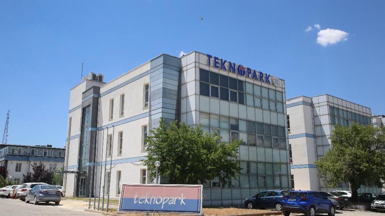 BAKTEK “UNiCORN ADAYI” LiSTESiNDE!