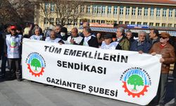 EMEKLİLER BİR KEZ DAHA SES YÜKSELTTİ