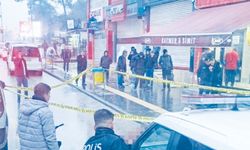 Sokak ortasında bıçaklar havada uçuştu!