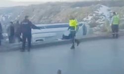 Kaza yapan servisteki işçiler hastaneye kaldırıldı!