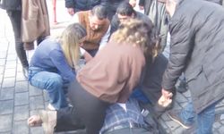 Yolun ortasında kalbi duran adama vatandaştan kalp masajı!