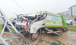 Belediyeye ait araç ortalığı savaş alanına çevirdi!