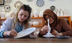 ‘Çini, Türklerin en önemli süsleme sanatıdır’