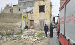 Yoğun yağış sonrası kerpiç bina çöktü