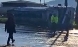 Kavşakta kontrolden çıkan tır trafiği tıkadı!