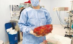 Karnında 8 kiloluk böbrekle yaşıyordu!