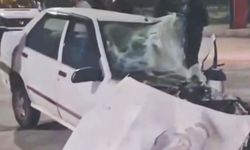 İşçi servisiyle otomobil çarpıştı