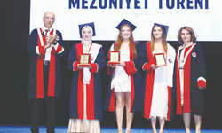‘Geleceğe umutla yürüyeceğinize yürekten inanıyorum’