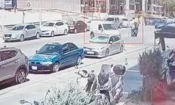 Kontrolsüz dönüş yapan araca motosikletli polisler çarptı