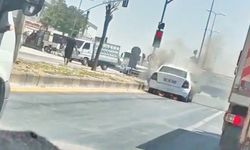 Seyir halindeki otomobil alev aldı!