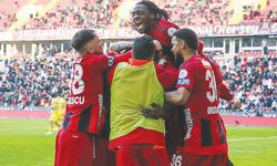 3 FUTBOLCU iMZA GÜNÜNDE TARAFTARLARLA BULUŞACAK