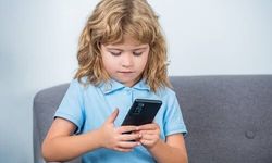 Çocuğunuzdaki kronik kabızlık ekran bağımlılığından kaynaklanıyor
