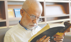 ‘Her gün kütüphanede kitap okuyorum’