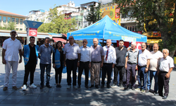 ‘HEM ÜYE KAYDI YAPIYORUZ HEM DE PARTİ PROGRAMIMIZI ANLATIYORUZ’