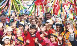 Festivalin tüm renkleri tarihi sokaklarda dolaştı