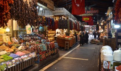 ‘HER YIL BİR ÖNCEKİ YILI ARATIYOR’