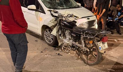 Motosiklet ile hafif ticari araç çarpıştı: 1 yaralı