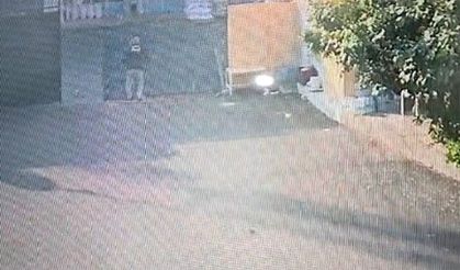 Nizip Fıstık Hali’nde kapı bekçinin üzerine düştü