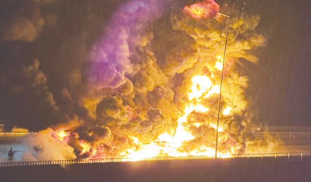 Bebek bezi yüklü tır yandı