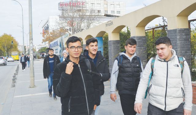 ‘Gençler, geleceğimizin yapı taşı’