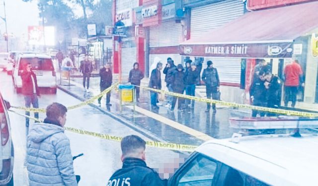 Sokak ortasında bıçaklar havada uçuştu!