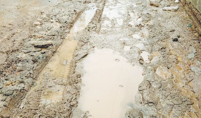 Yağmur sokakları çamura buladı!