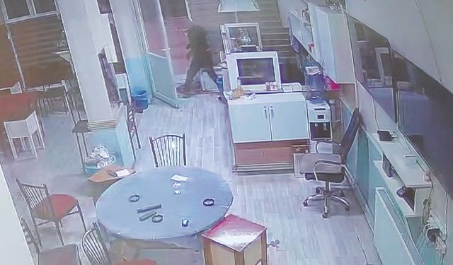 Altın ve dövizlerini 3 aydır yanında taşıyan adam gasp edildi