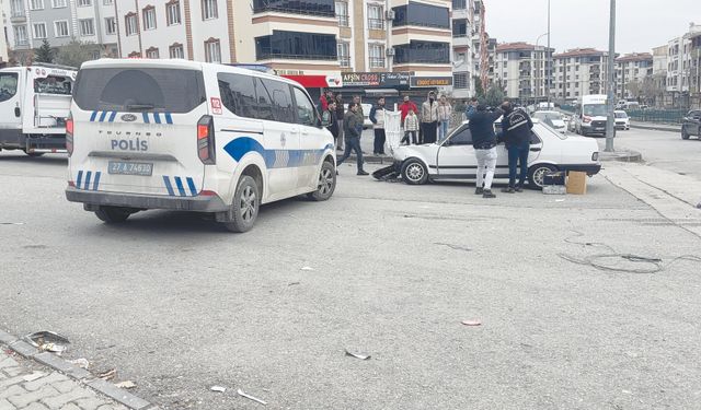 Savrulan otomobil 4 yaşındaki çocuğa çarptı