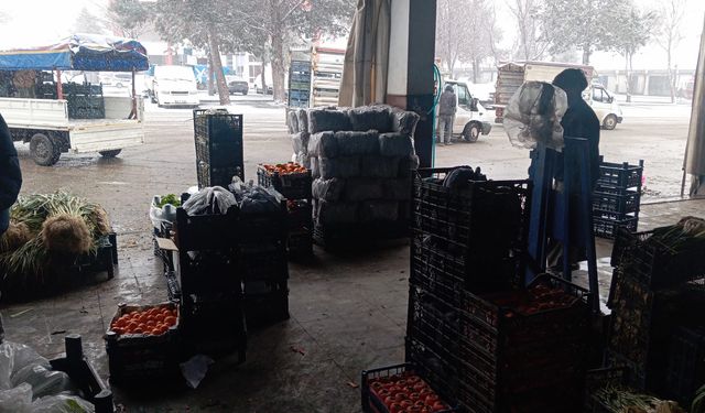 ‘KAR YAĞIŞI NEDENİYLE ÜRÜNLER KISITLI GELİYOR’