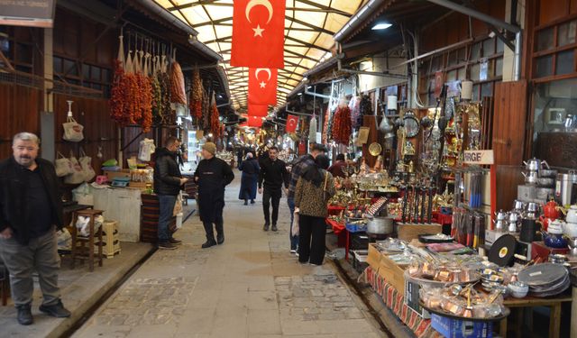 DEPREM BÖLGESİ YENİDEN AYAĞA KALKTI