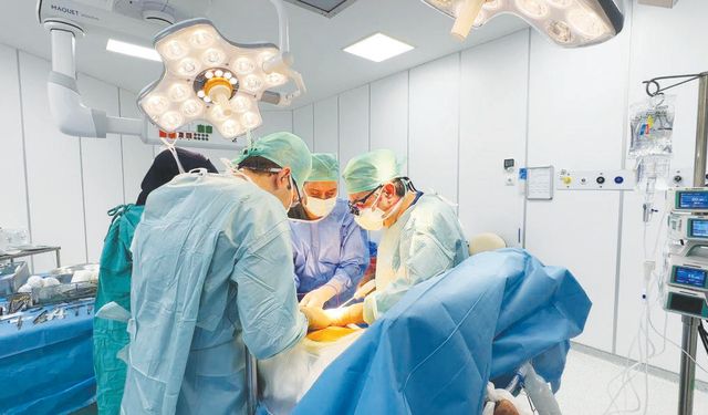 ‘Hastanın kendi böbreğini çıkarıp yine kendisine naklettik’