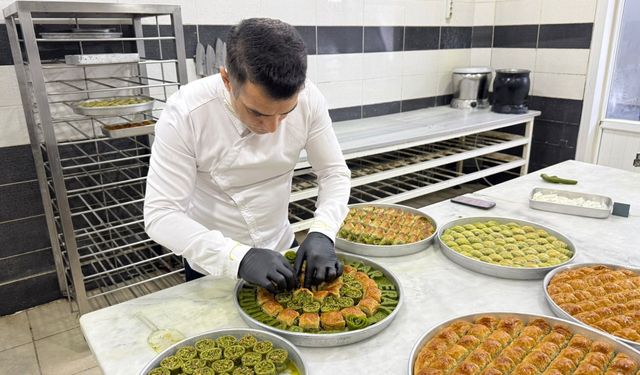 Yeni trend: Özel tasarım isimli baklava tepsileri
