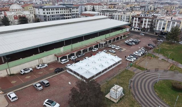 İftar sofraları ilçenin dört bir yanında