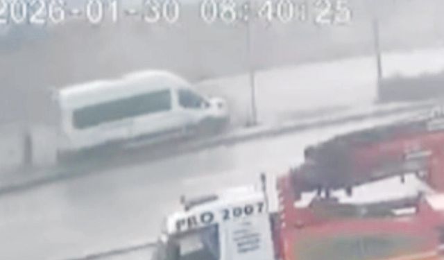 Kontrolden çıkan servis, ölümden son anda kurtuldular!