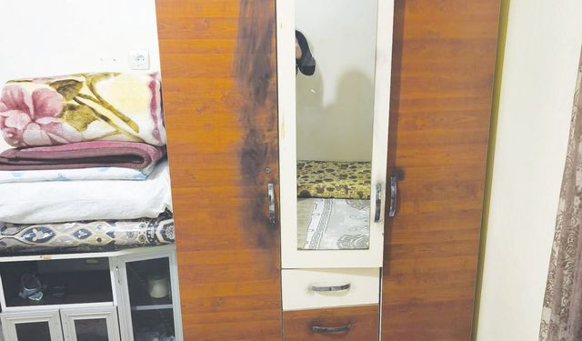 Para dolu kasayı çalarken kameraya yakalandılar!