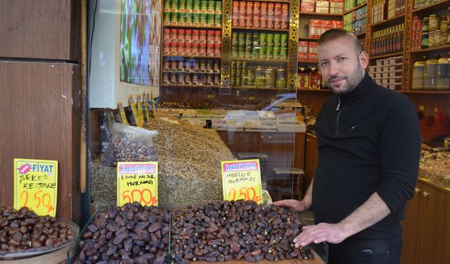 HURMALAR TEZGAHLARI SÜSLÜYOR