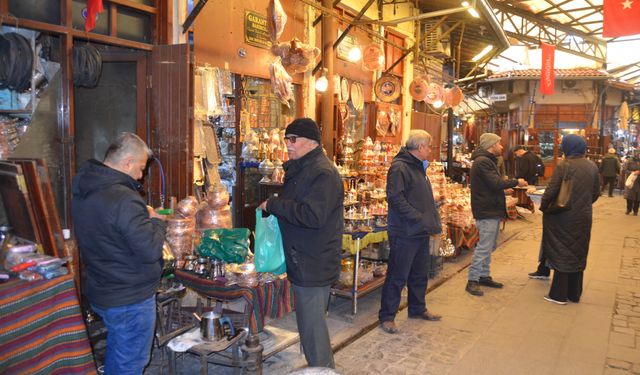 ‘ÇALIŞANLAR YÜKSEK VERGİ ALTINDA EZİLİYOR’