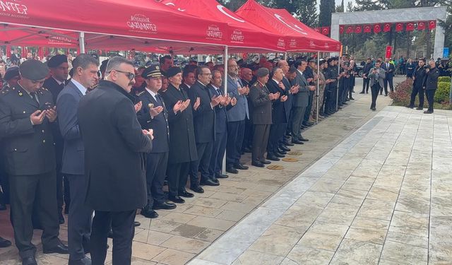 Çanakkale Zaferi'nin 111'inci yılında şehitler saygıyla anıldı