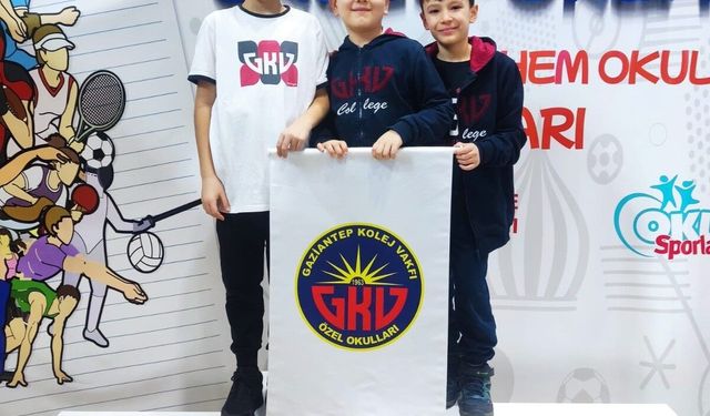 Öğrenciler, Paletli Yüzme Şampiyonasına damga vurdu