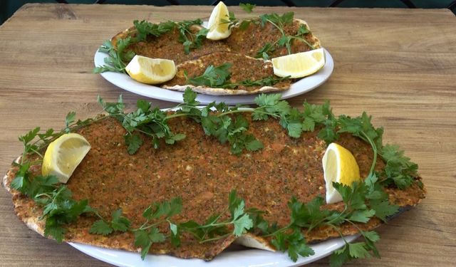 ‘Sarımsak lahmacuna ayrı bir lezzet ve tat verir’