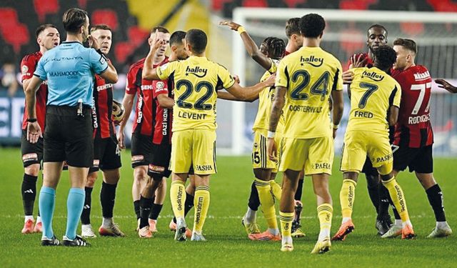 GAZİANTEP FK-FENERBAHÇE MAÇINDA IŞIKLANDIRMA SKANDALI!