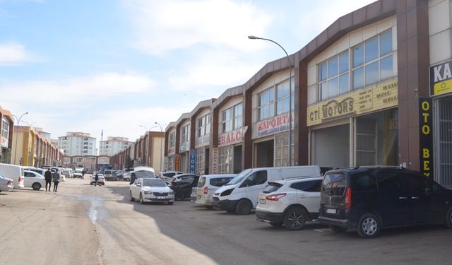 SANAYİ SİTESİNDE KEPENKLER KAPANIYOR