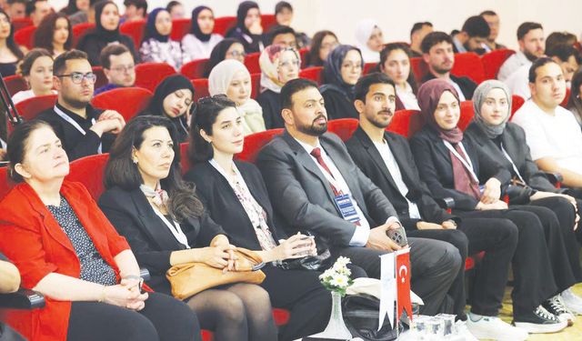‘Dijital okuryazarlık ve kültürlerarası iletişim çok önemli’