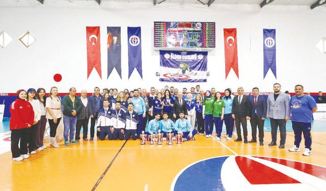 Başarılı sporcular ödüllendiriliyor!