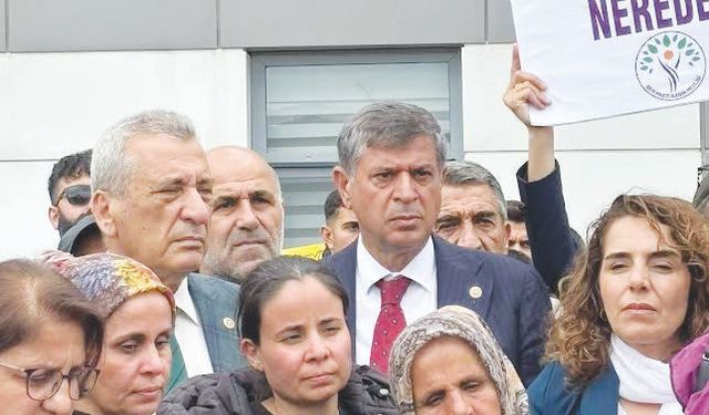 ‘Suç örgütü gibi faaliyet gösteren bir yapılanma var’