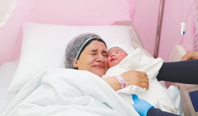 ‘Yeni aile yılının ilk bebeği’