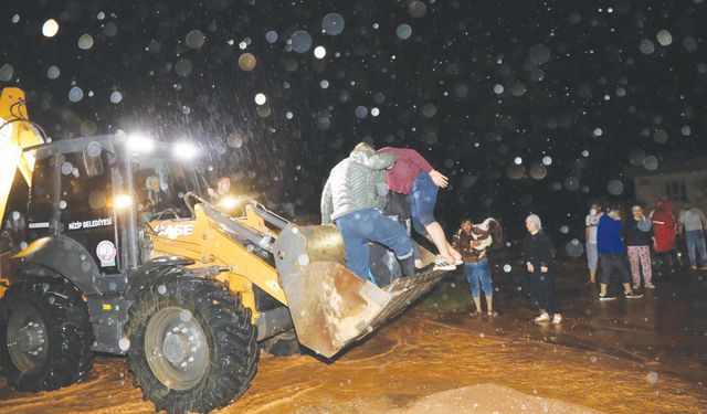Selde mahsur kalan vatandaş kurtarıldı