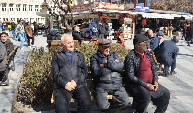 ‘YAŞAM STANDARTLARIMIZ DÜŞÜYOR, ALIM GÜCÜMÜZ GERİLİYOR’