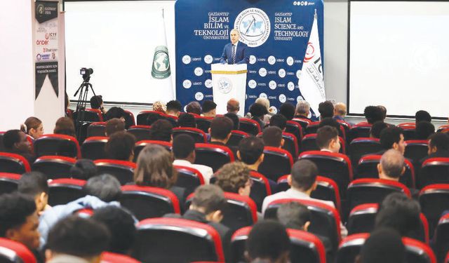 ‘Gençler geleceğin dünyasını inşa edecek’