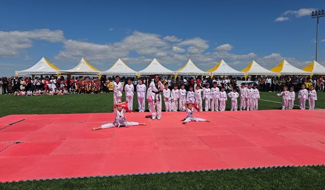 19 Mayıs Atatürk'ü Anma, Gençlik ve Spor Bayramı coşkuyla kutlandı